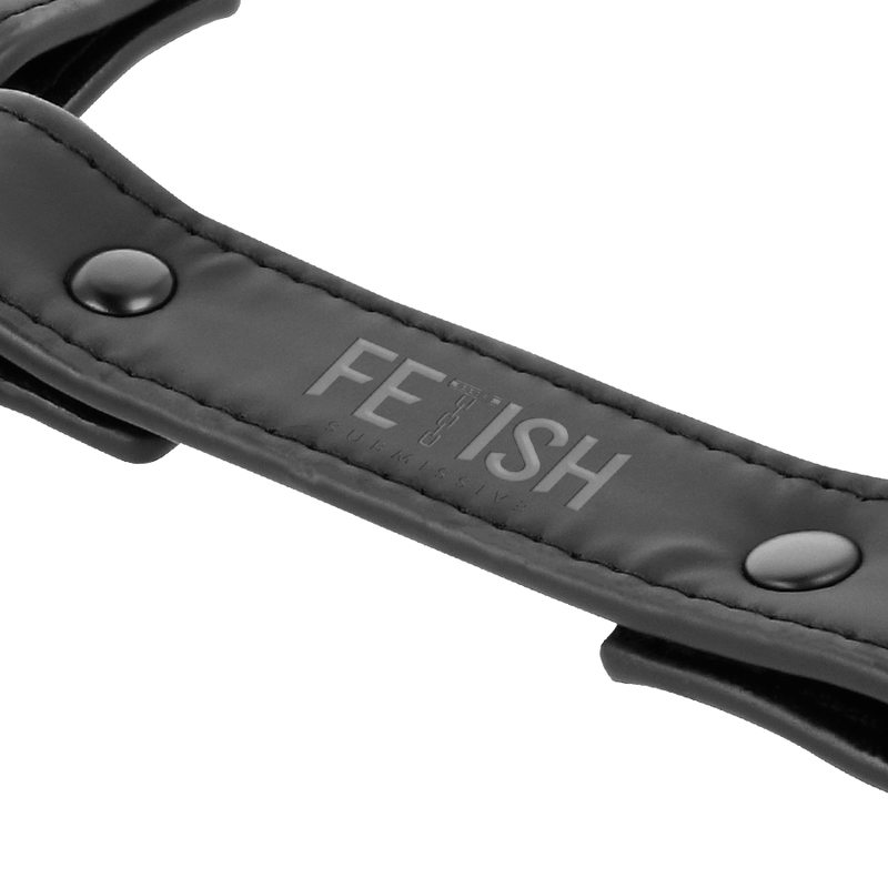 Sottomessa Fetish - Unione Con Manette In Pelle Vegana
