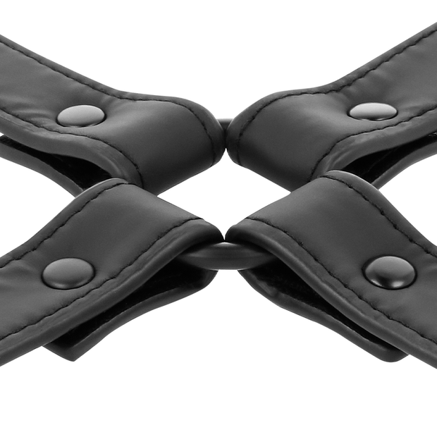 Sottomessa Fetish - Unione Con Manette In Pelle Vegana